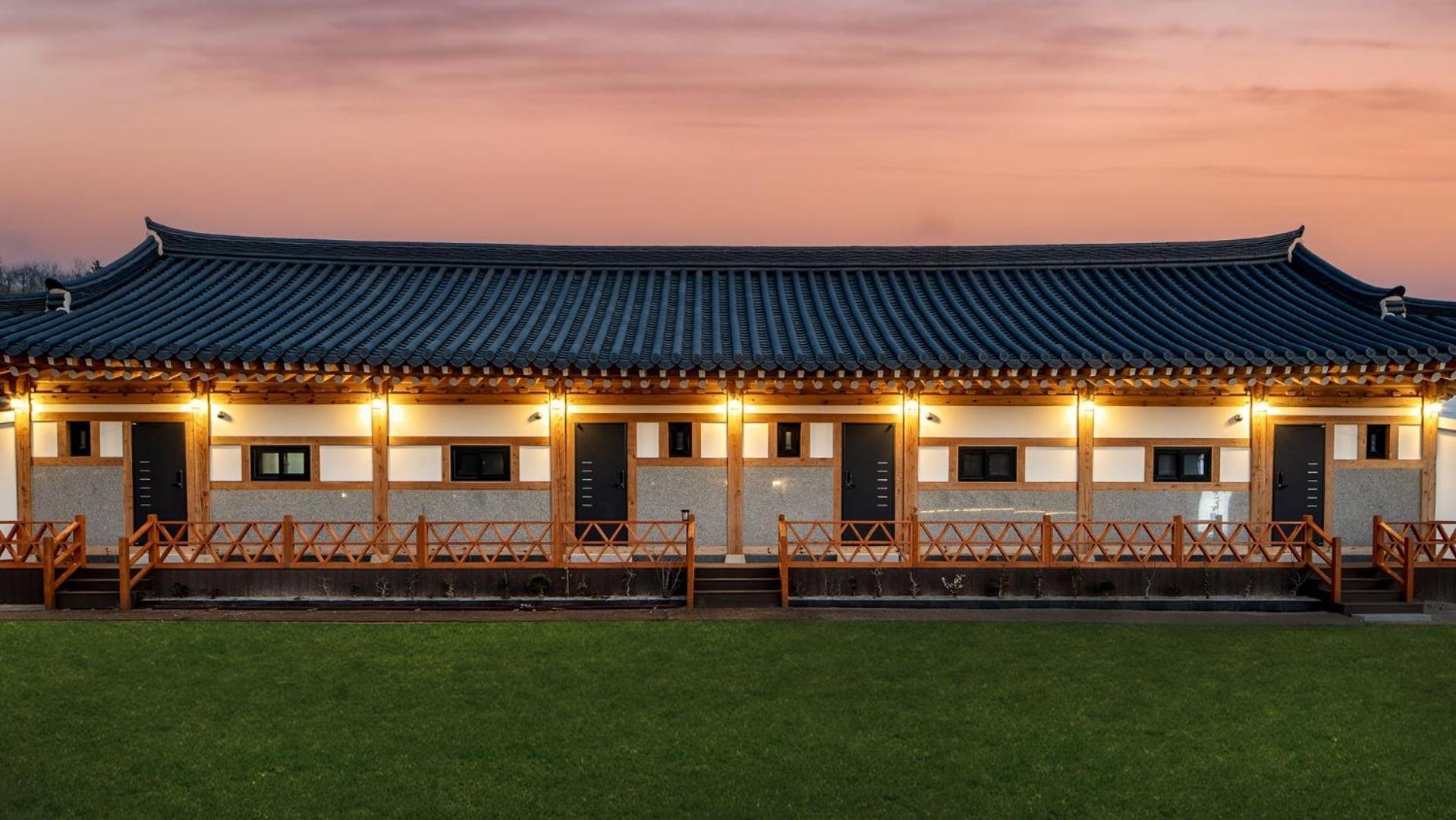 Gyeongju Gampo Byeolbit Hanok Pension Exterior photo